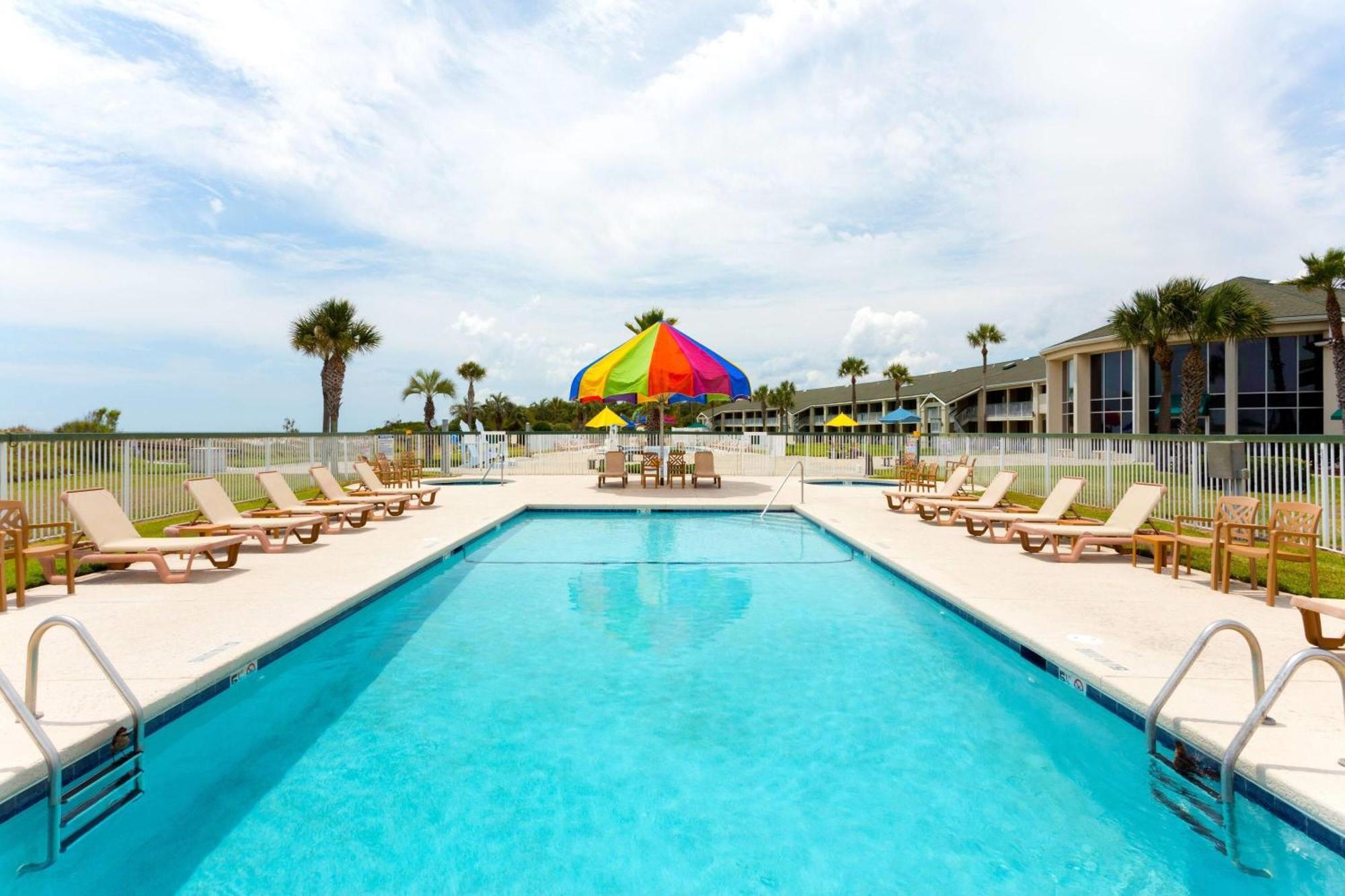 Days & By Wyndham Hotel